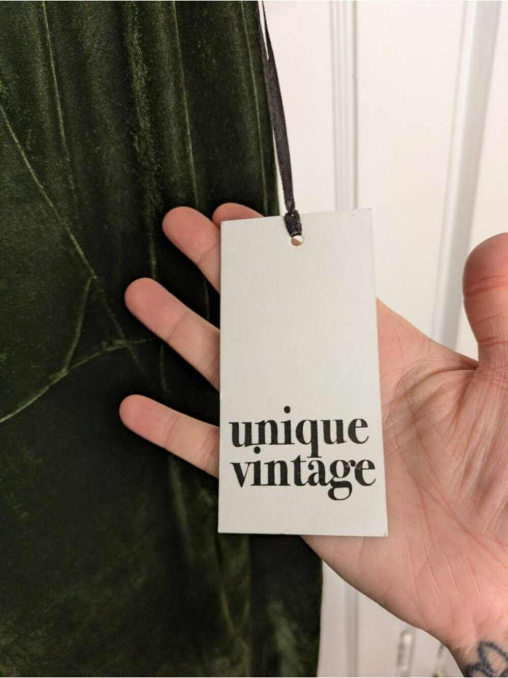 NWT Unique Vintage Dark Green Velvet Dress Short Sleeve Midi Wiggle Retro Sz 4X - Picture 5 of 6